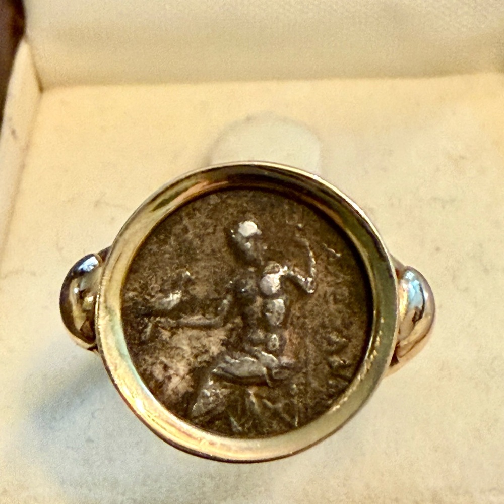 Beautiful widows mite in a 14 k gold ring 5.9 grams